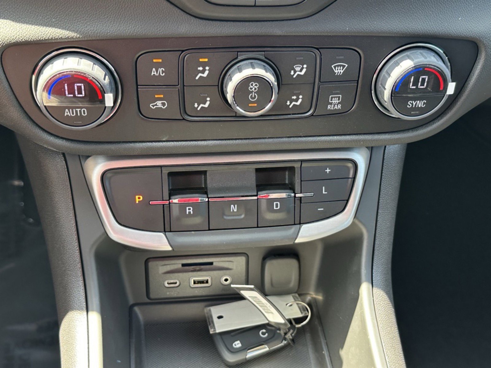 2024 GMC Terrain SLT - Photo 24