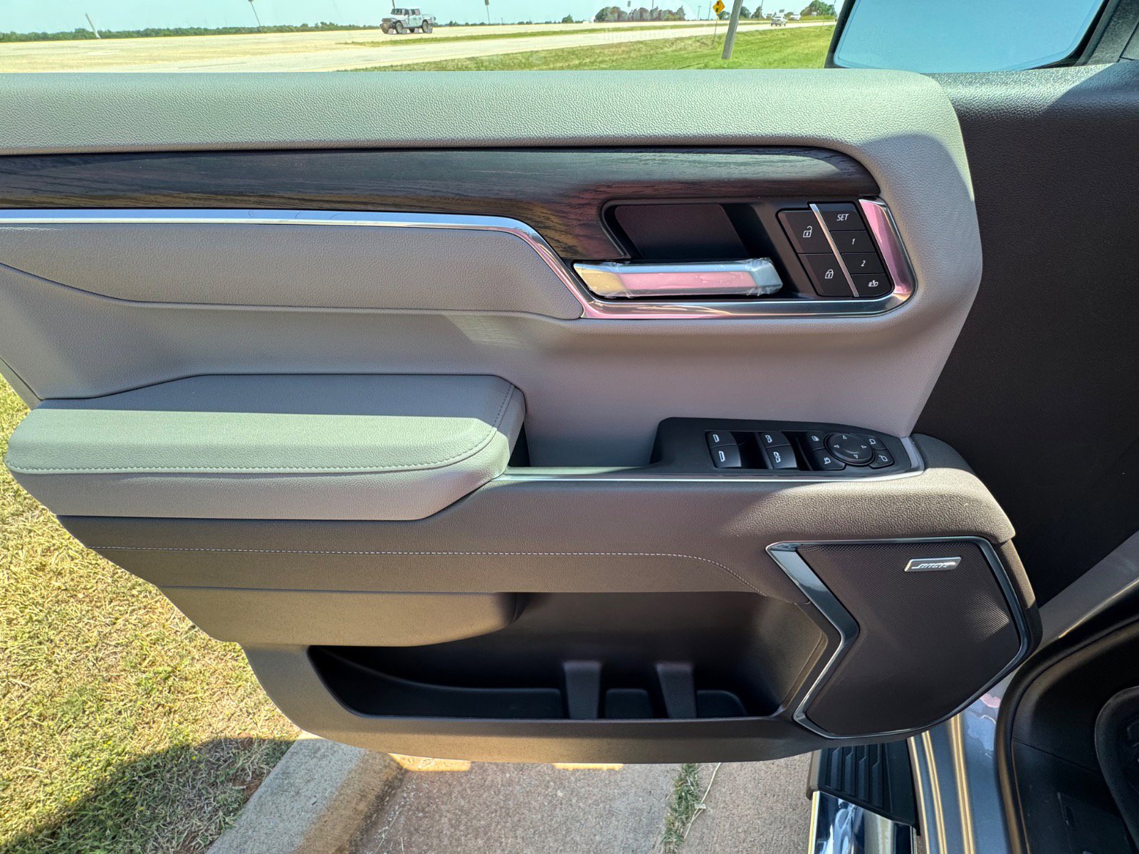 2026 GMC Sierra 1500 SLT - Photo 12