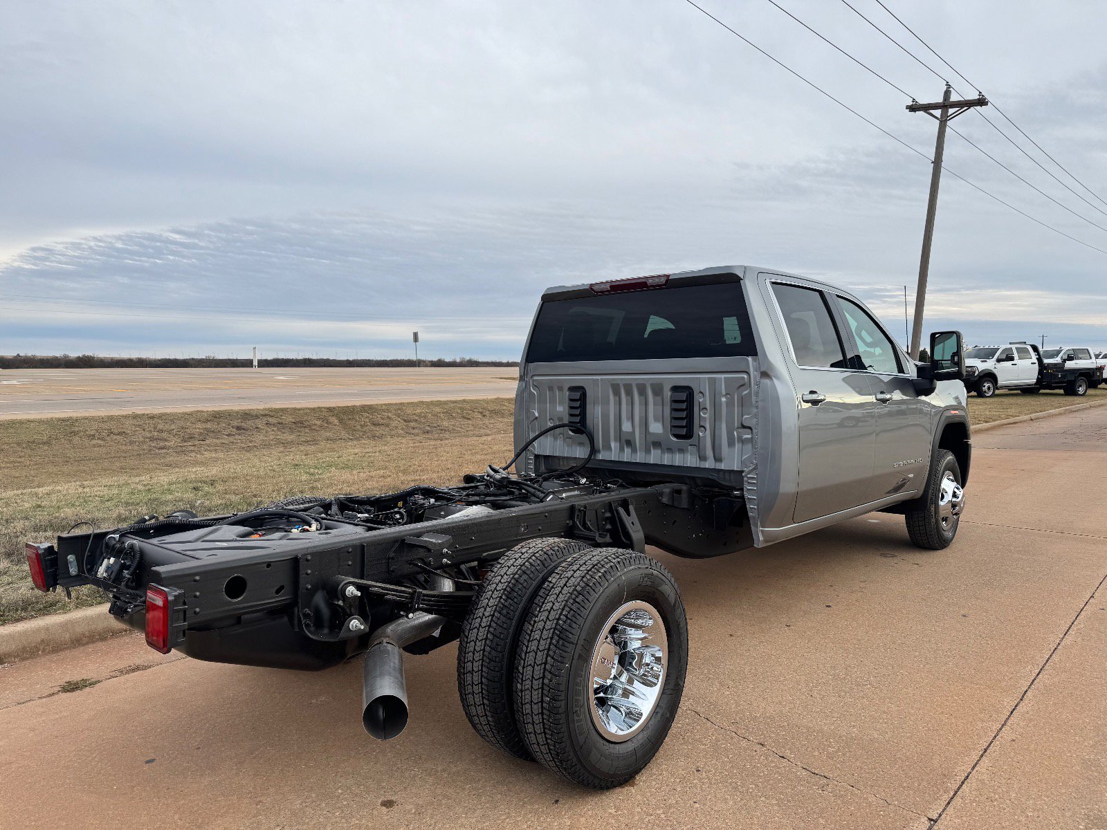 2026 Gmc Sierra 3500 HD SLE photo 3