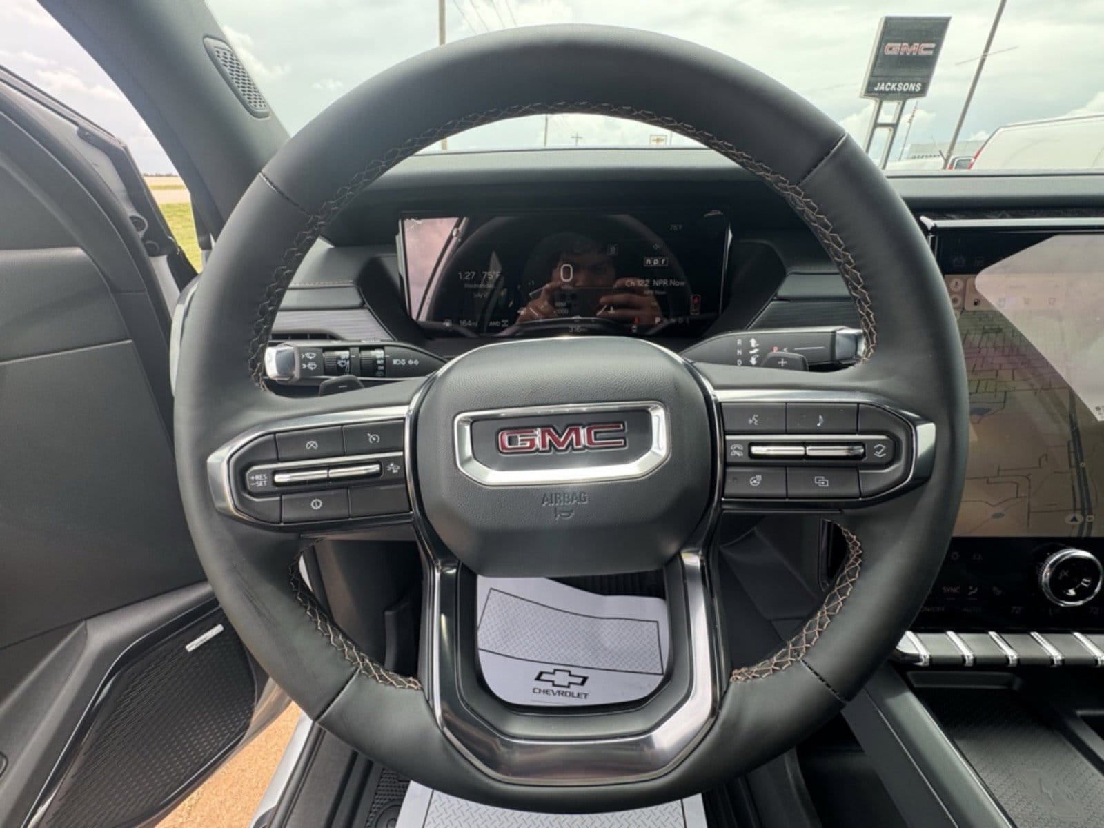 2025 GMC Acadia AT4 - Photo 17