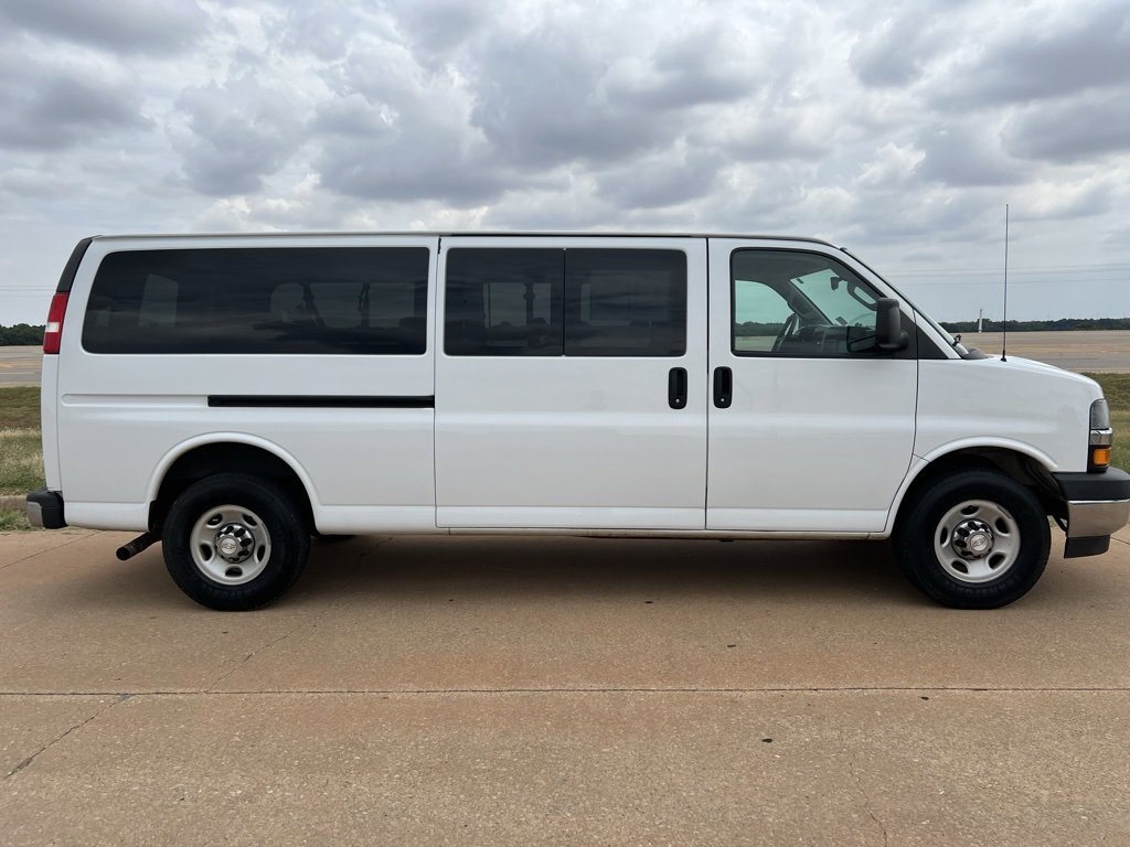 Used 2019 Chevrolet Express Passenger LT with VIN 1GAZGPFG3K1142266 for sale in Kingfisher, OK