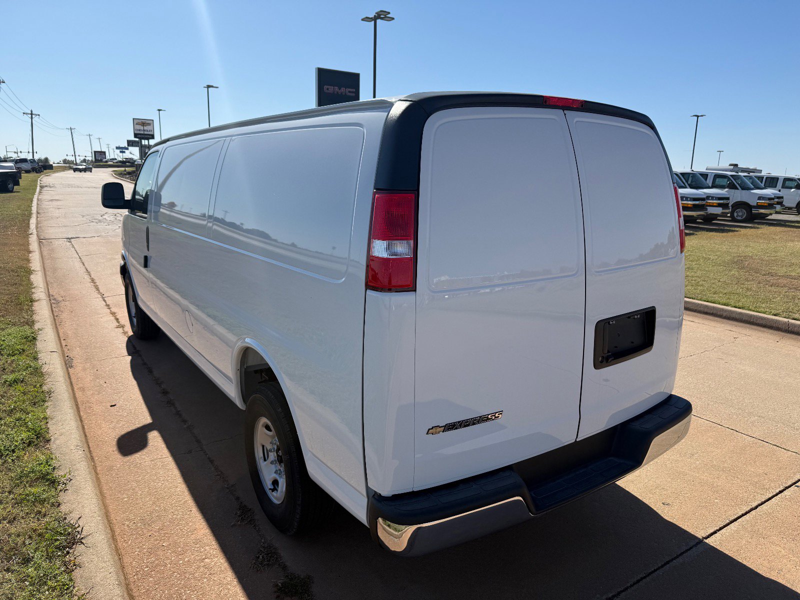 2025 Chevrolet Express Cargo 3500 Van photo 4