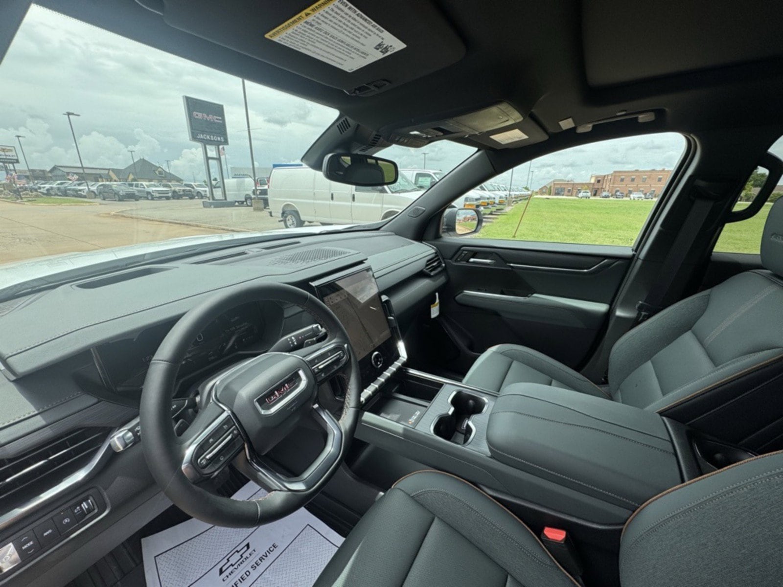 2025 GMC Acadia AT4 - Photo 8