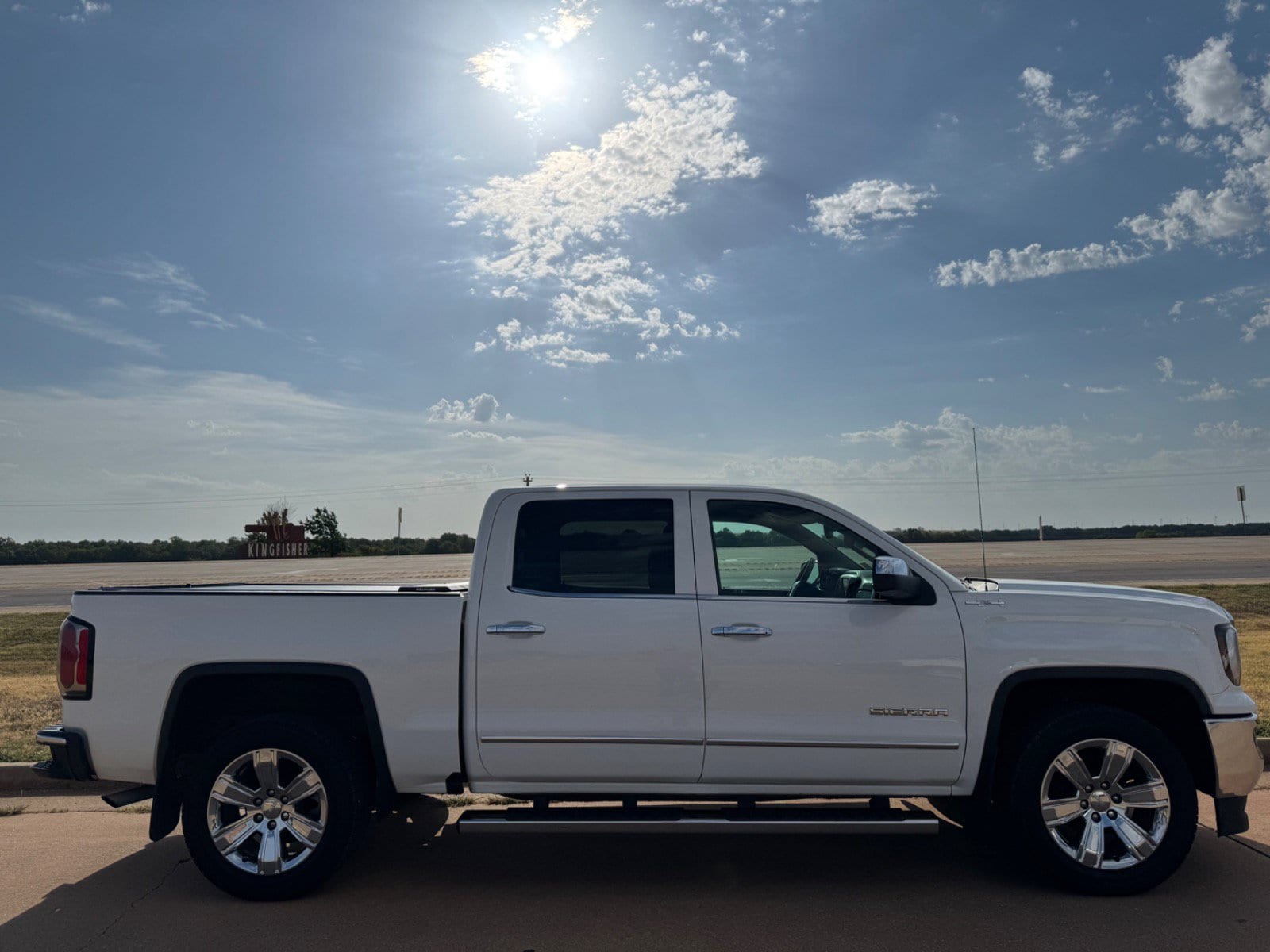 Used 2017 GMC Sierra 1500 SLT with VIN 3GTU2NEC5HG315749 for sale in Kingfisher, OK