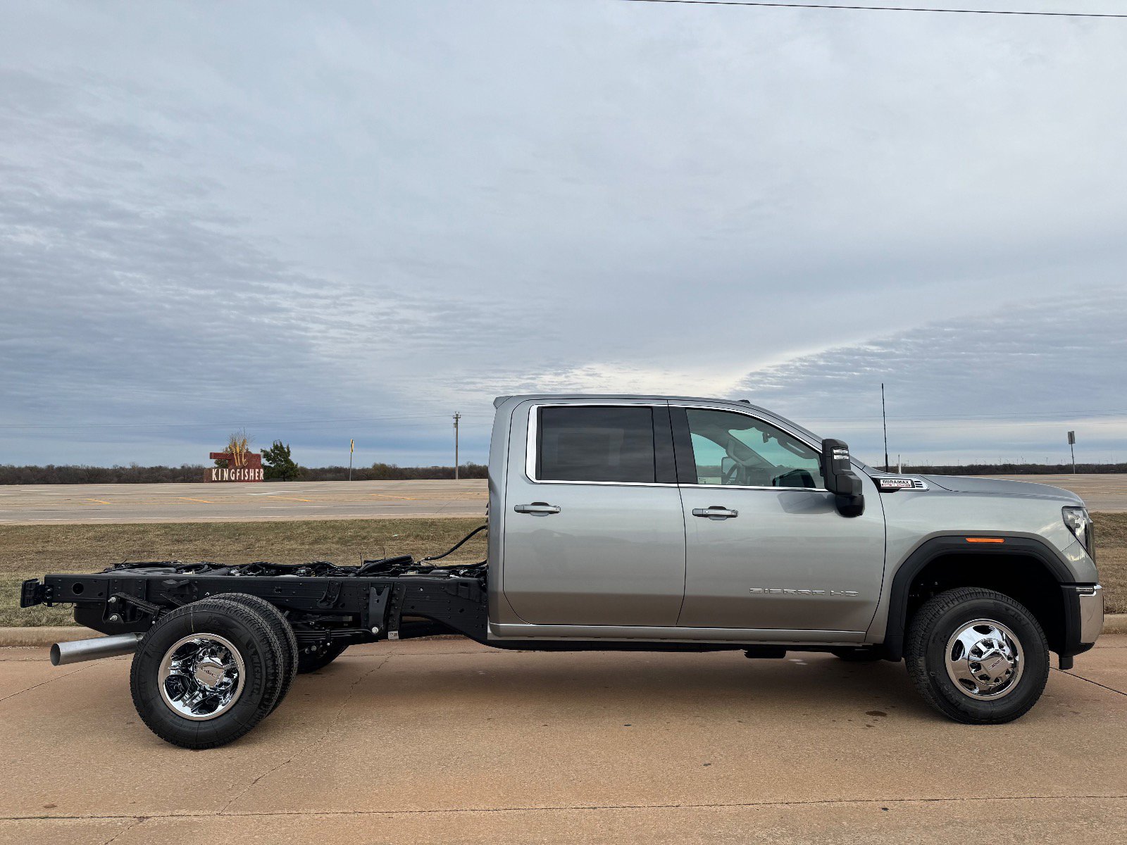 2026 Gmc Sierra 3500 HD SLE photo 2