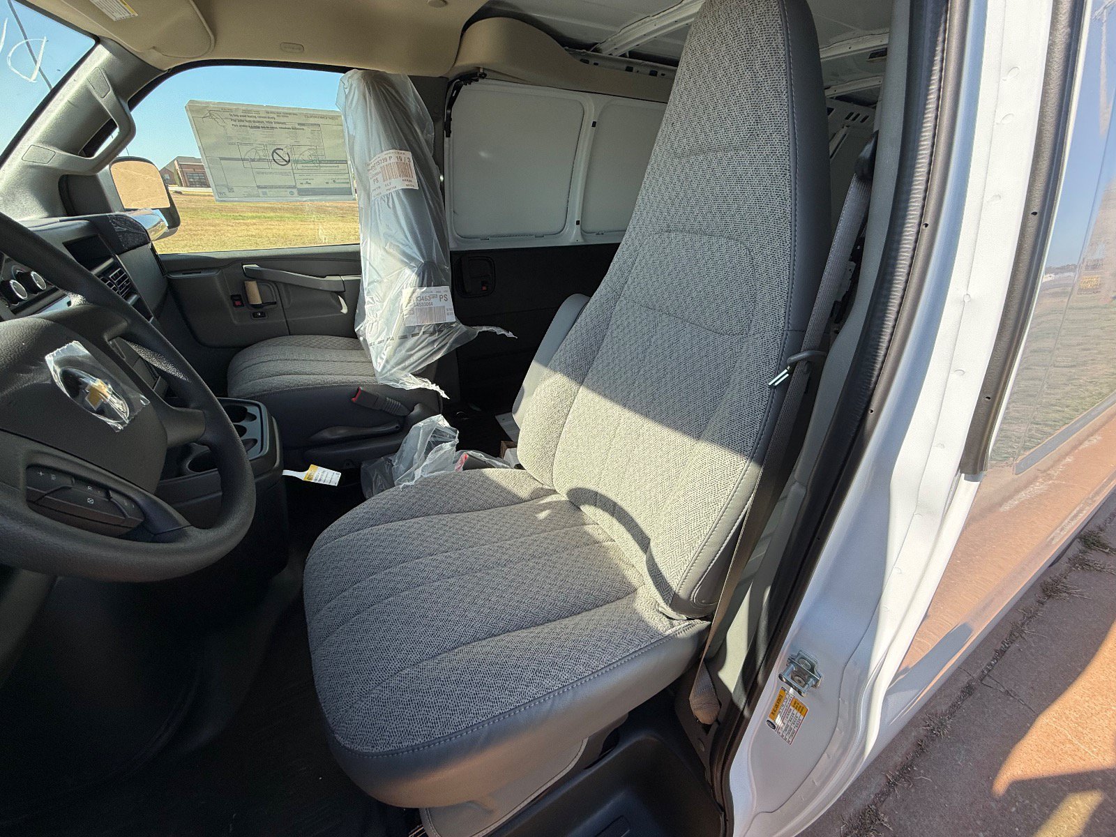 2025 Chevrolet Express Cargo Work Van - Photo 9