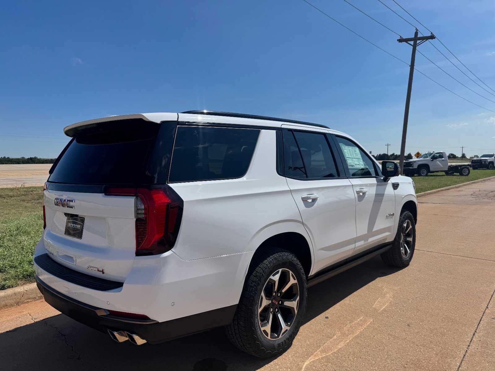 2026 Gmc Yukon AT4 Ultimate photo 3