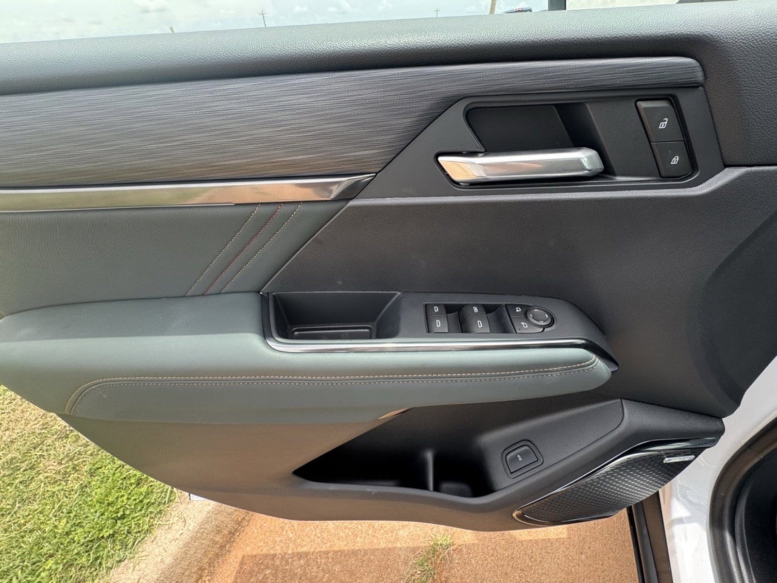 2025 GMC Acadia AT4 - Photo 12
