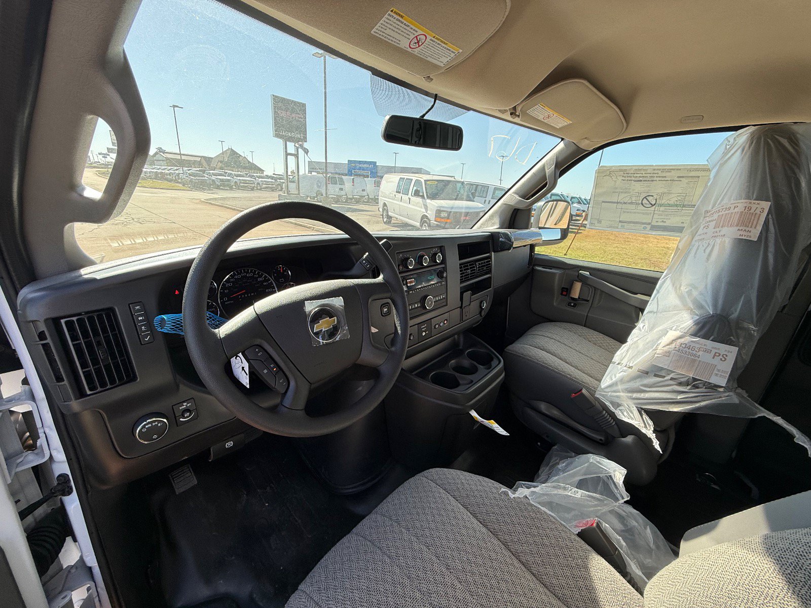 2025 Chevrolet Express Cargo Work Van - Photo 10