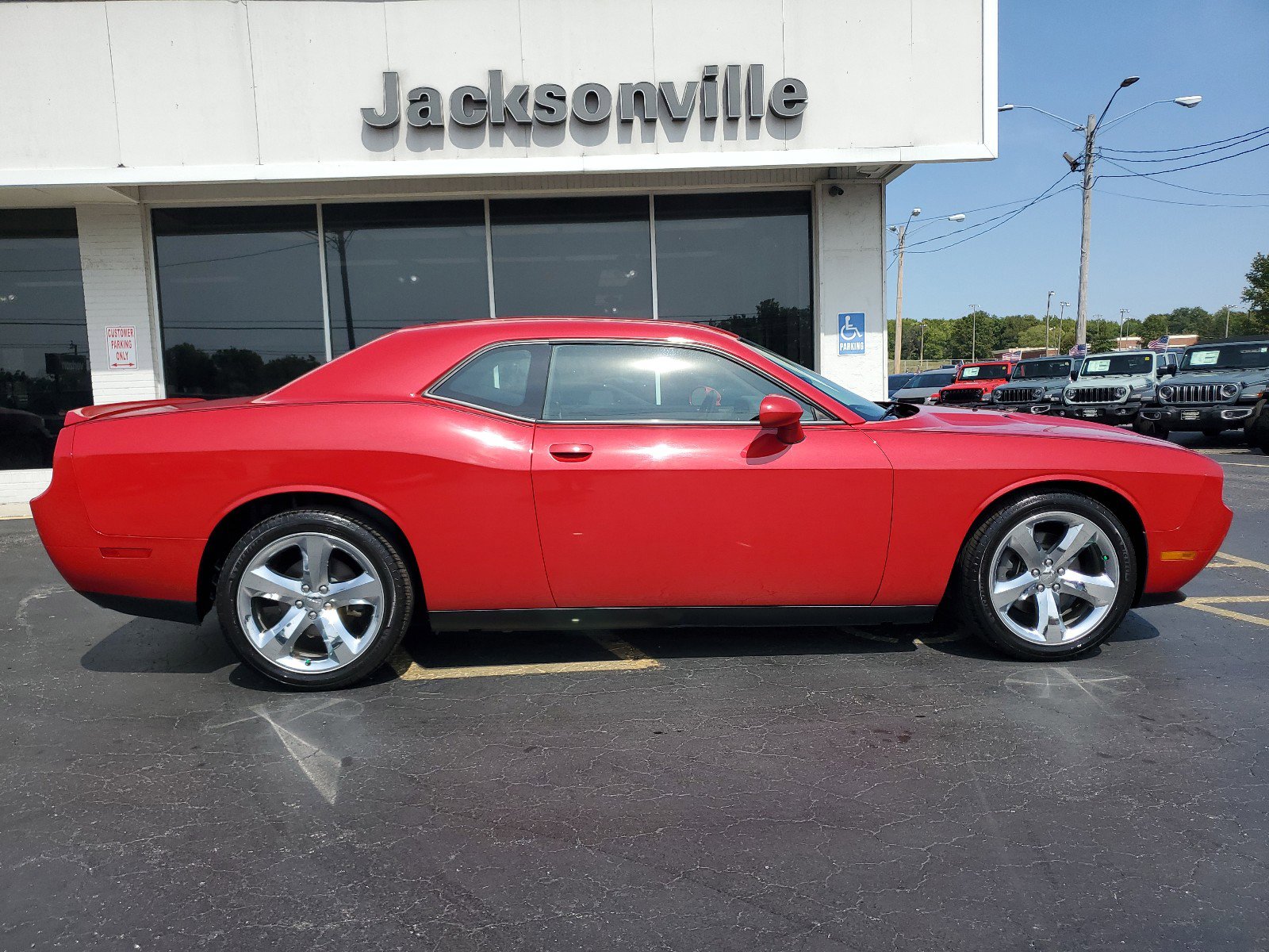 Used 2013 Dodge Challenger SXT with VIN 2C3CDYAGXDH570136 for sale in Jacksonville, IL