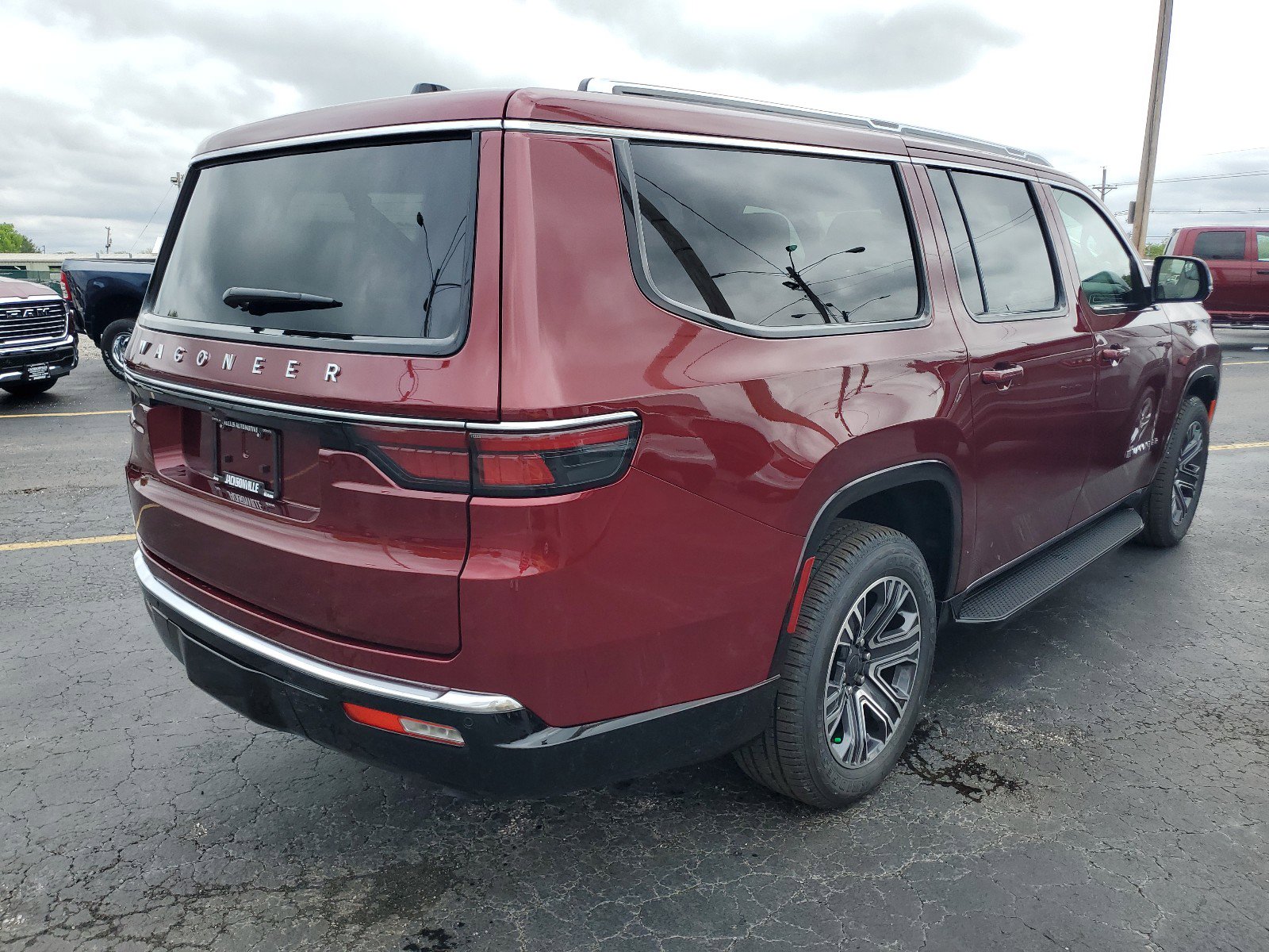 2024 Jeep Wagoneer L photo 4