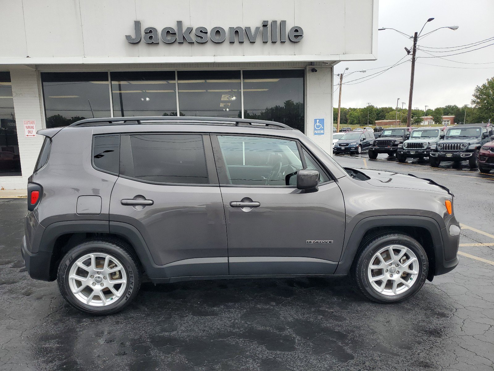 2019 Jeep Renegade Latitude photo 2