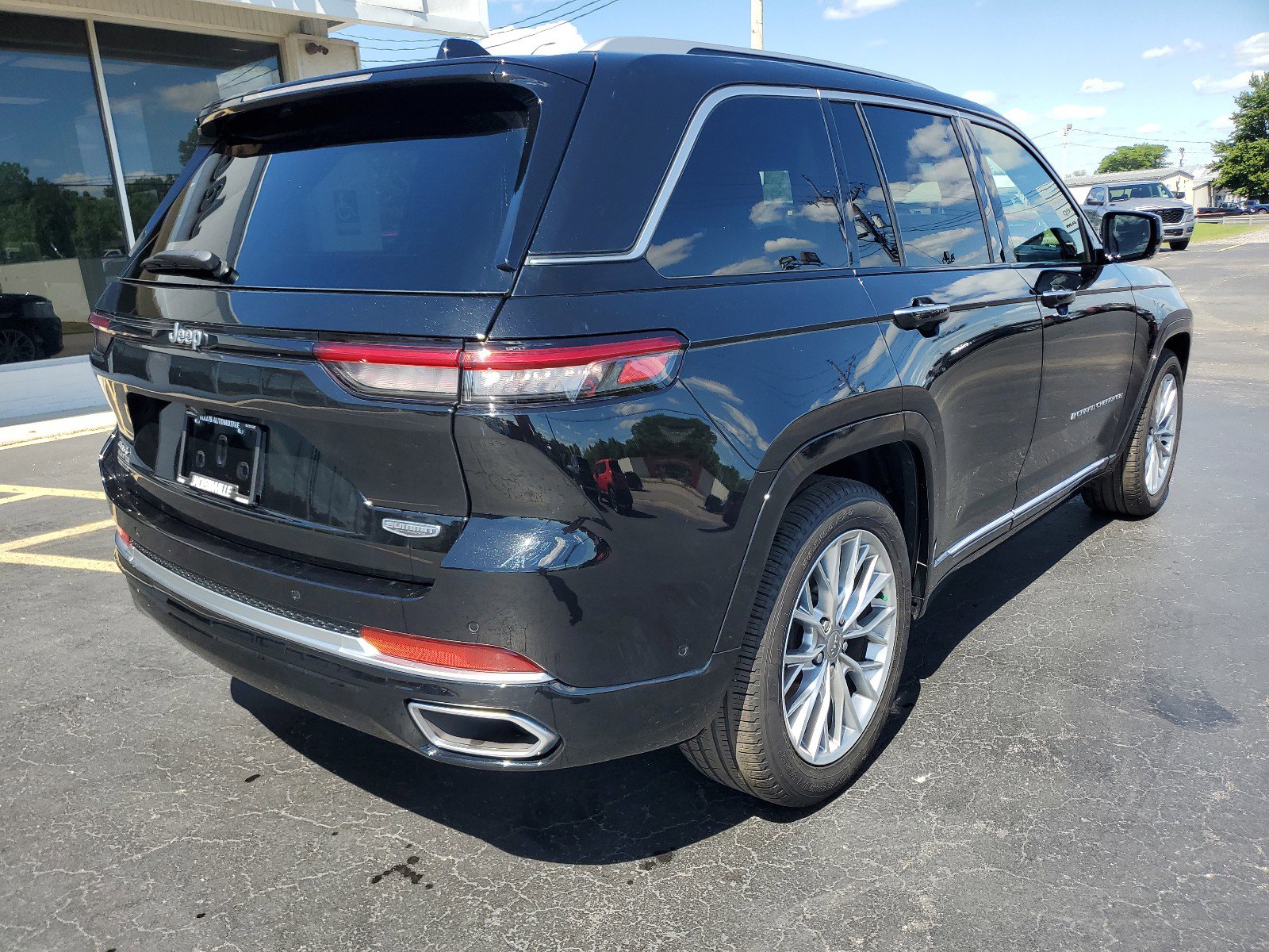 2022 Jeep Grand Cherokee Summit photo 3