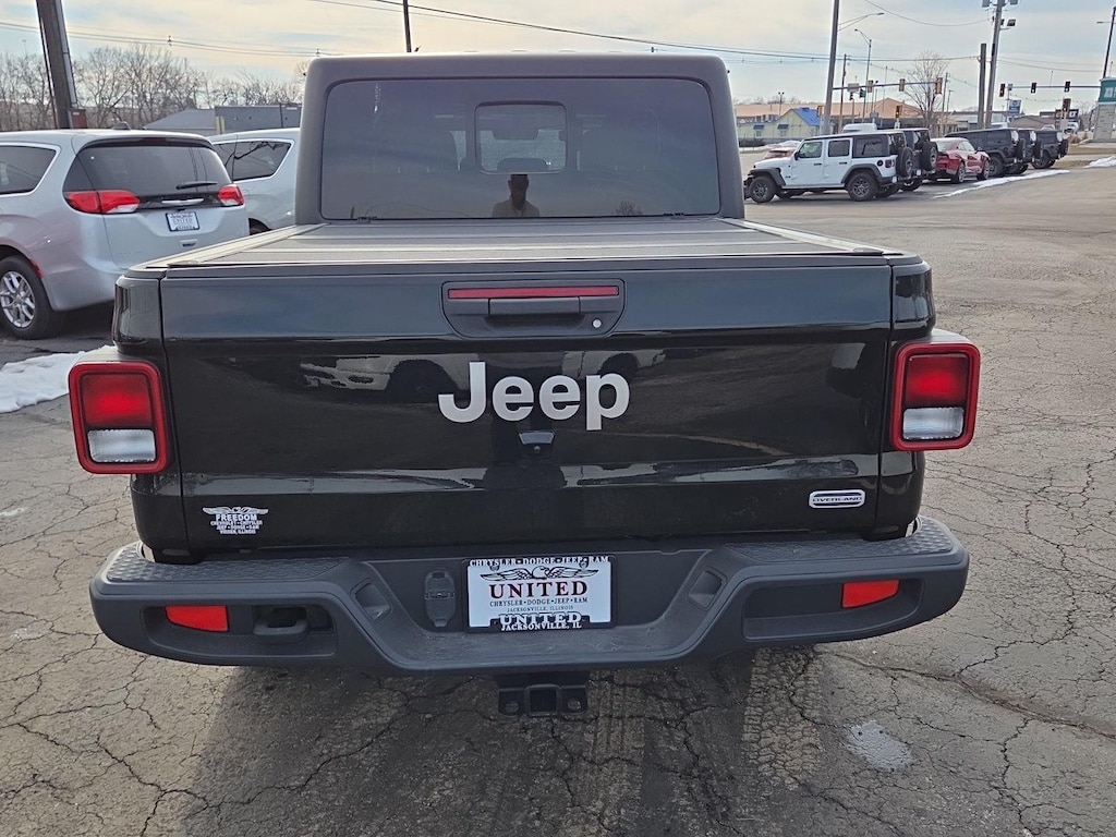 Used 2021 Jeep Gladiator Overland Truck