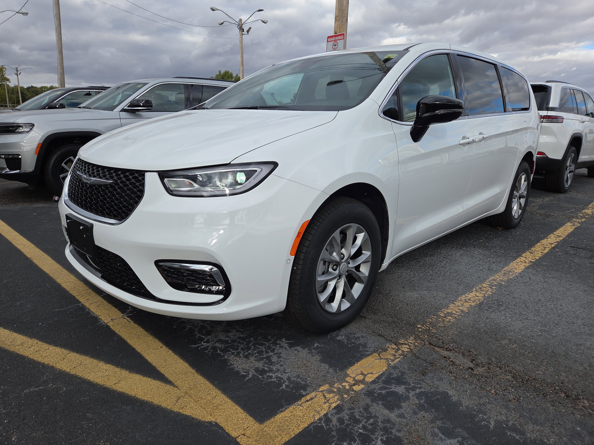 2026 Chrysler Pacifica Select