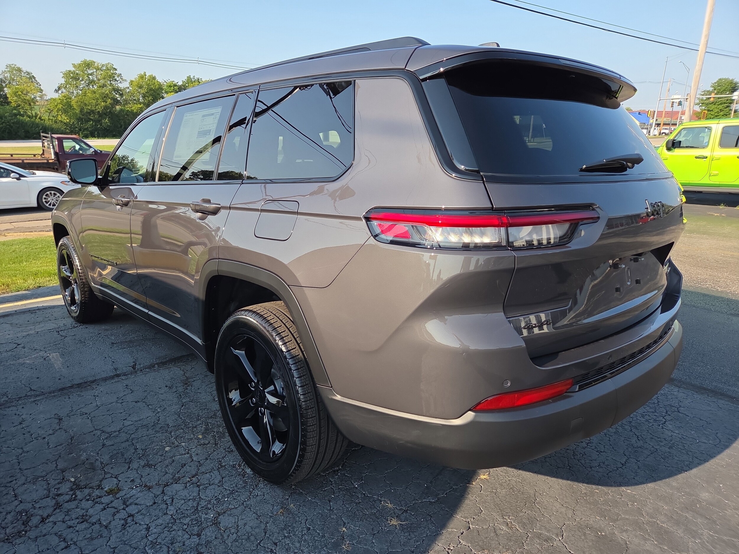 2025 Jeep Grand Cherokee Limited photo 4