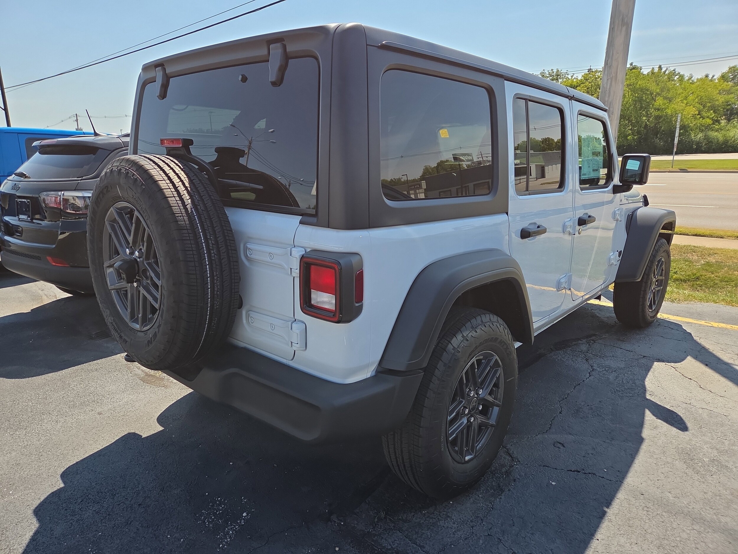 2025 Jeep Wrangler Sport S photo 4