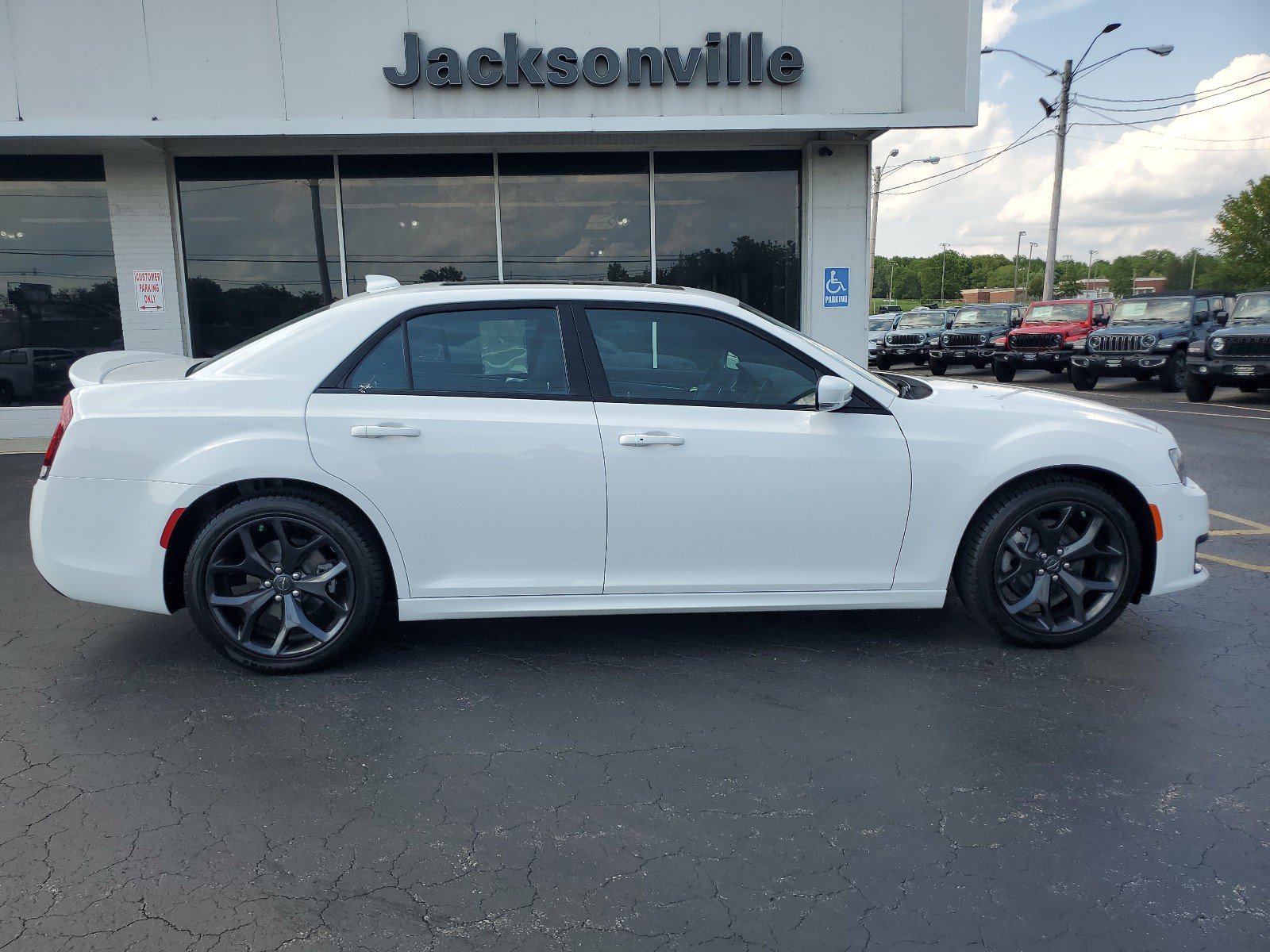 Used 2023 Chrysler 300 S with VIN 2C3CCABT4PH676852 for sale in Jacksonville, IL