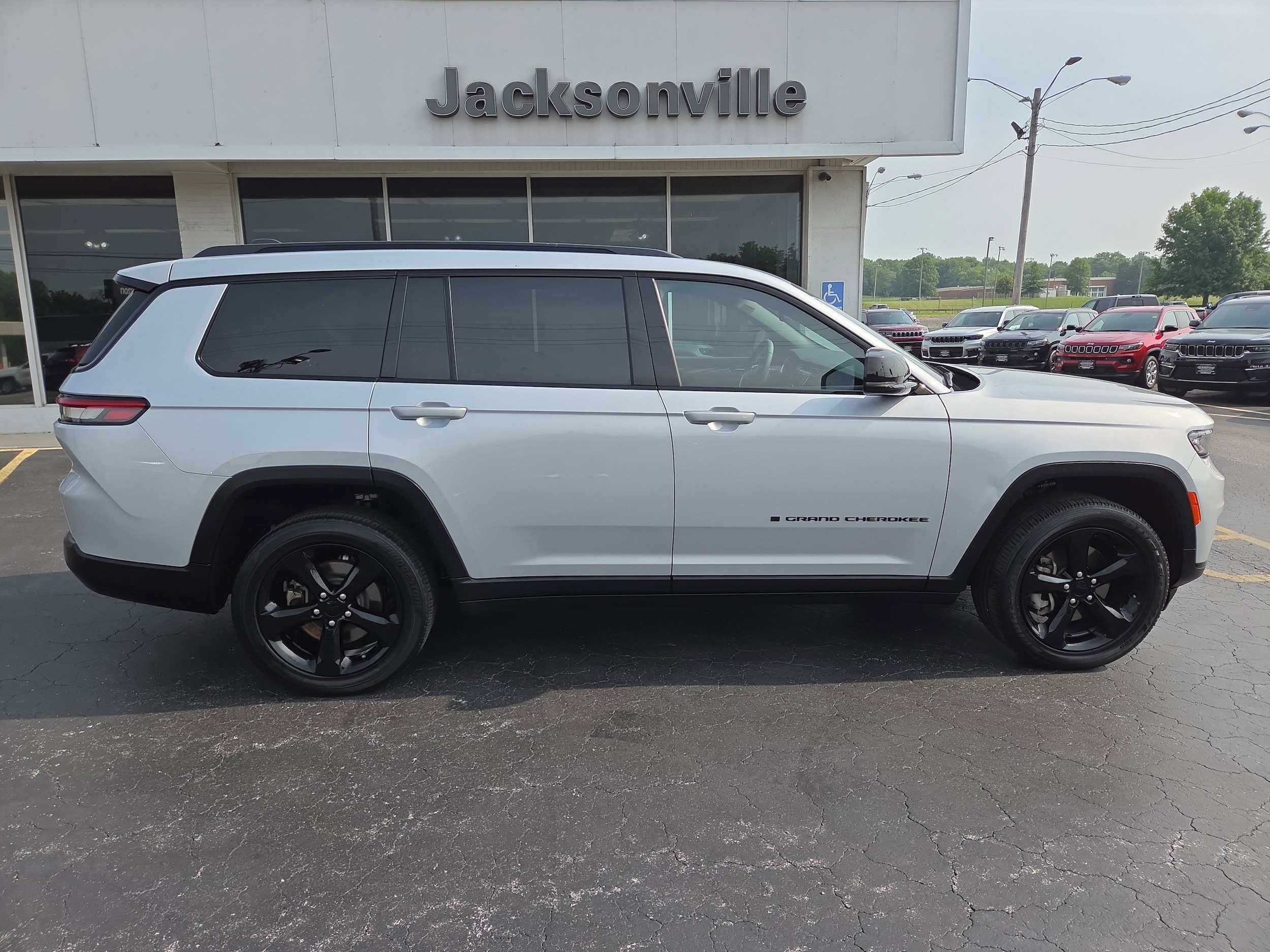 Used 2023 Jeep Grand Cherokee L Altitude with VIN 1C4RJKAG2P8728720 for sale in Jacksonville, IL