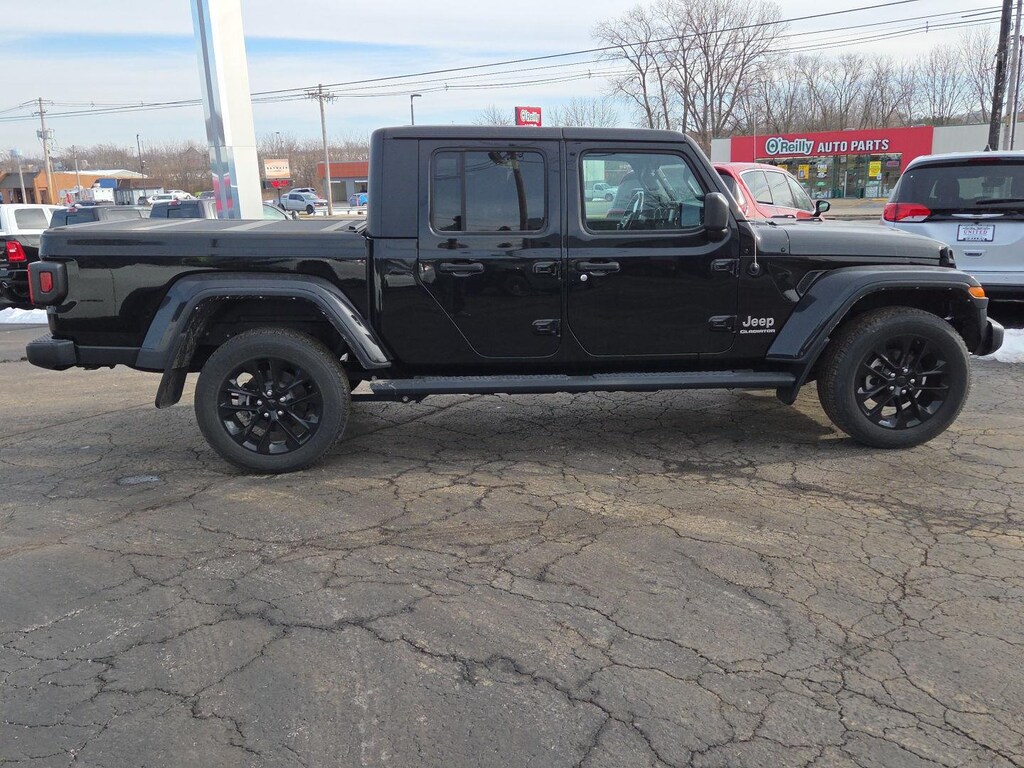 Used 2021 Jeep Gladiator Overland Truck