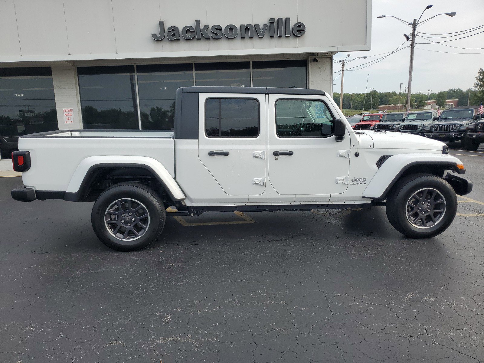 Used 2023 Jeep Gladiator Overland with VIN 1C6HJTFG2PL514812 for sale in Jacksonville, IL