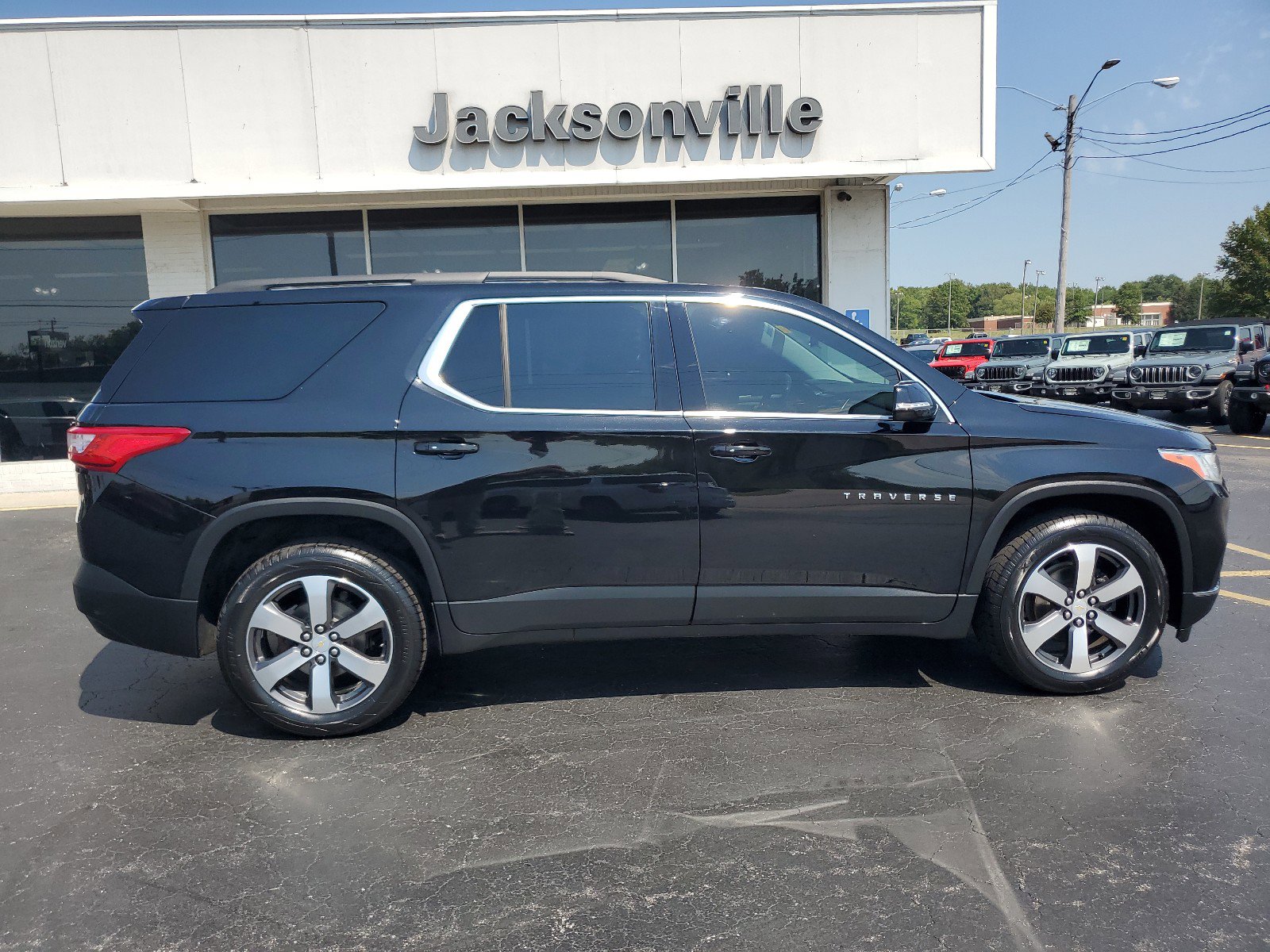 Used 2019 Chevrolet Traverse 3LT with VIN 1GNERHKW9KJ181003 for sale in Jacksonville, IL