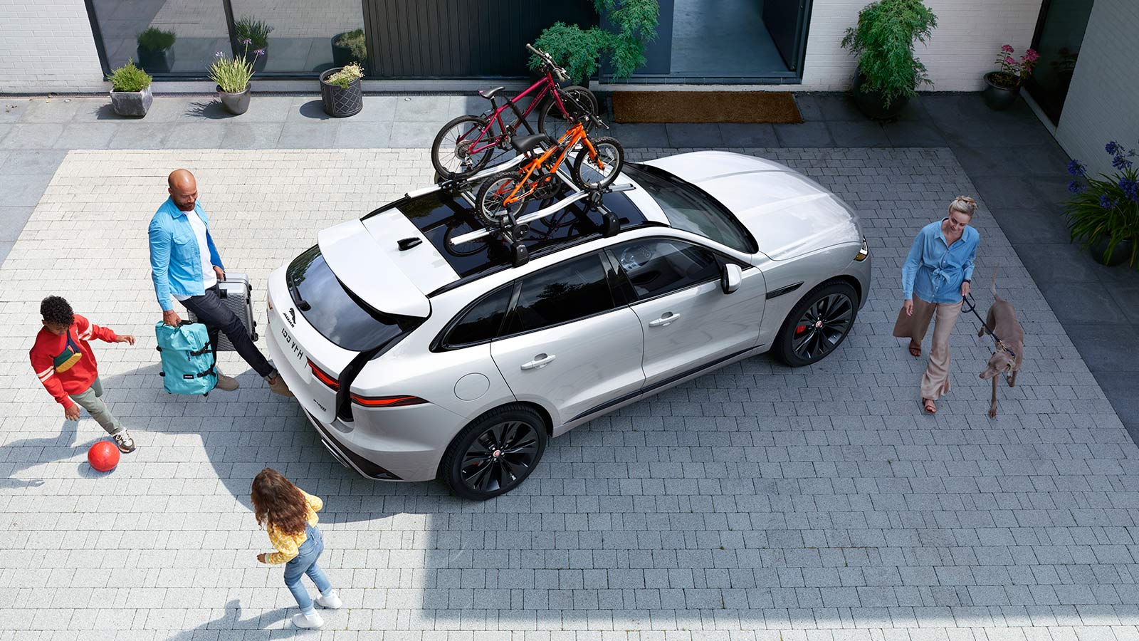 2023-jaguar-F-pace-family.jpg