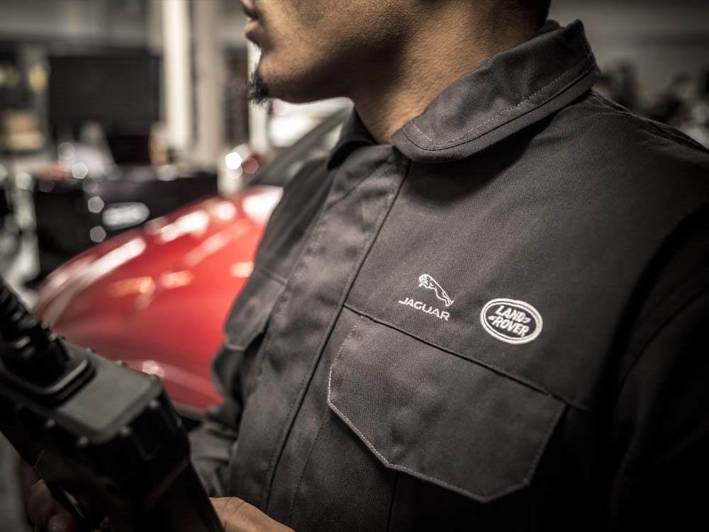 jaguar-land-rover-service-man.jpg