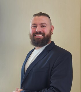 Staff member Daniel Leonard from ID_4cfc8ab5c091