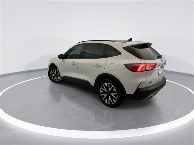 2020 Ford Escape SE Sport Hybrid photo 2