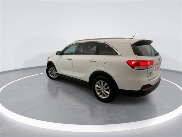 2016 Kia Sorento LX photo 2