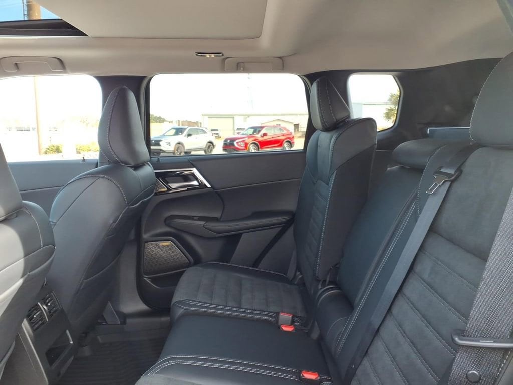 2026 Mitsubishi Outlander SE - Photo 7