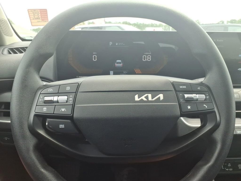 2025 Kia K4 LXS - Photo 27