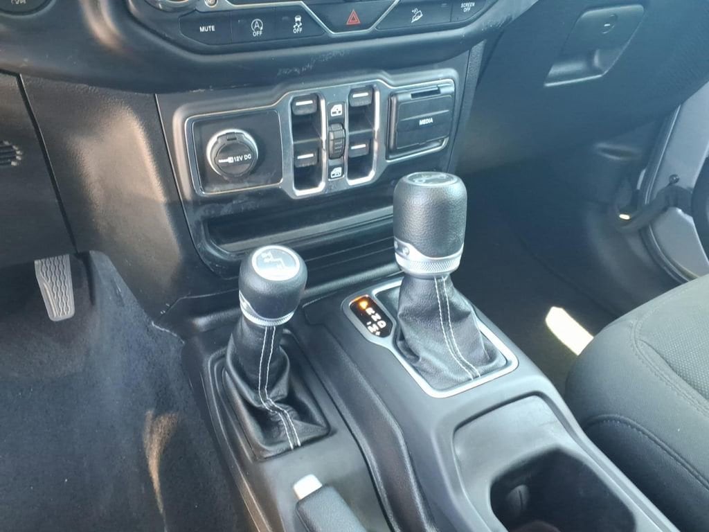 2020 Jeep Wrangler Unlimited Sahara - Photo 17