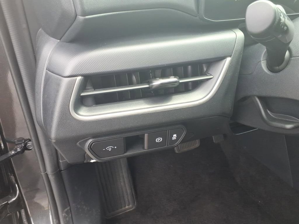 2025 Kia K4 LXS - Photo 18