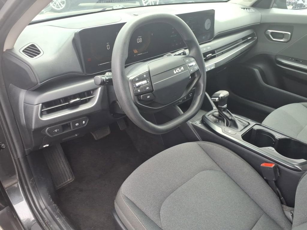 2025 Kia K4 LXS - Photo 17