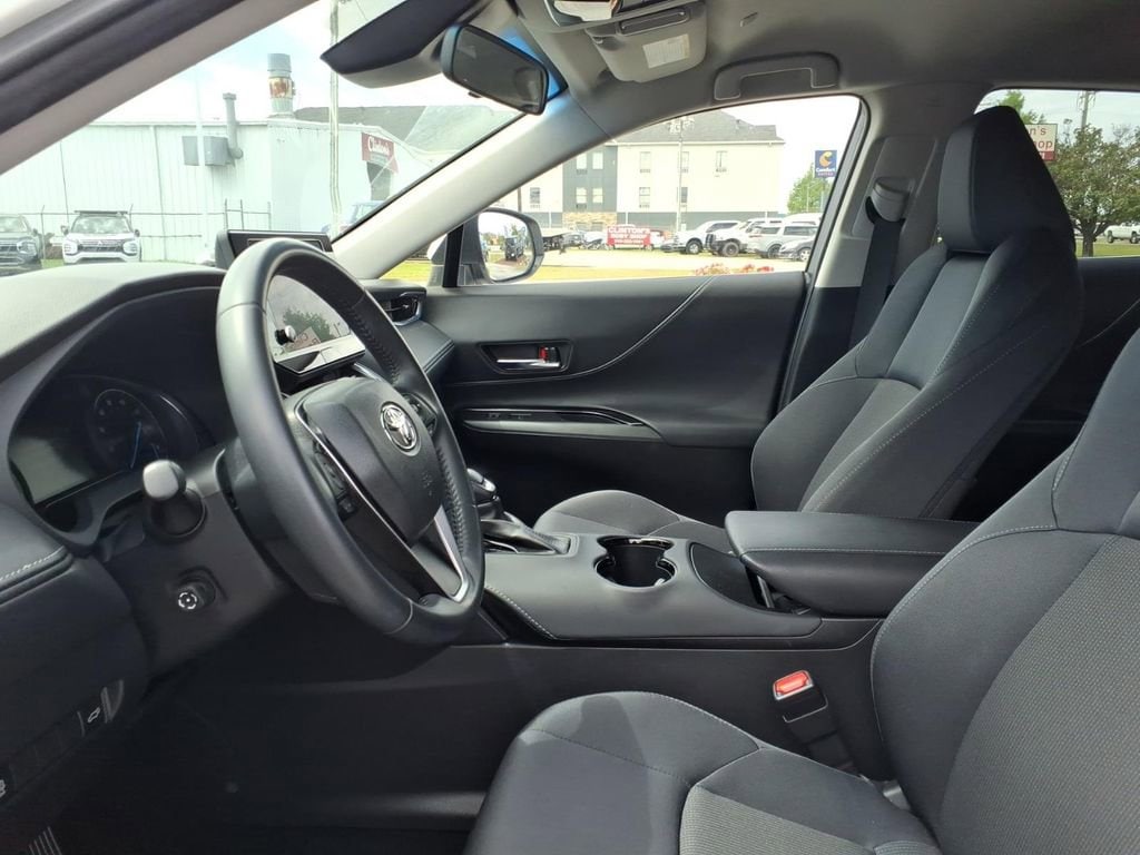 2023 Toyota Venza LE - Photo 7