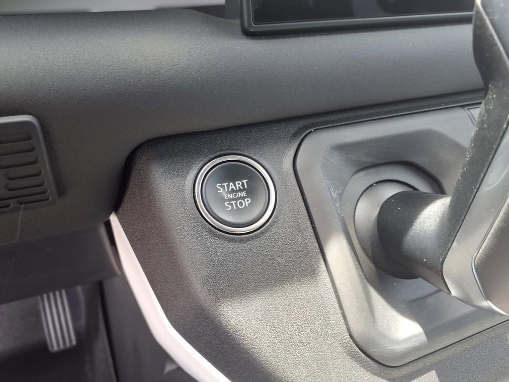 2025 Land Rover Defender S - Photo 27