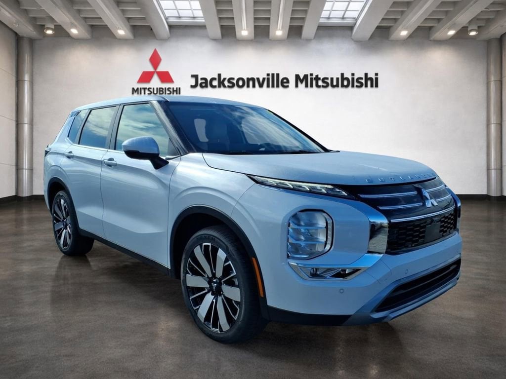 2026 Mitsubishi Outlander SE FWD's photo