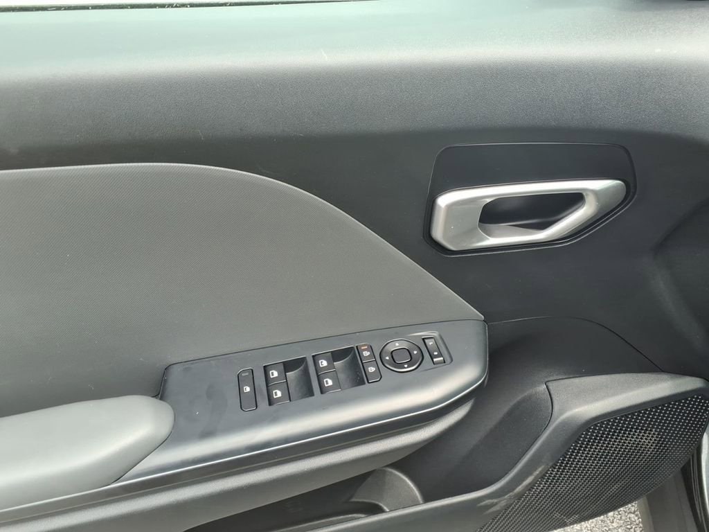2025 Kia K4 LXS - Photo 14