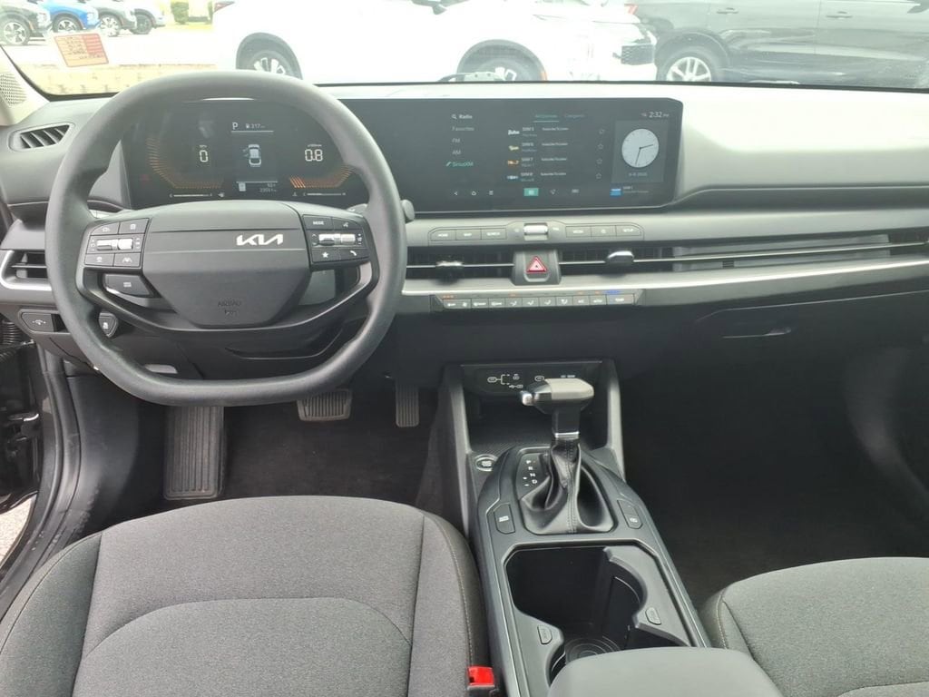 2025 Kia K4 LXS - Photo 11