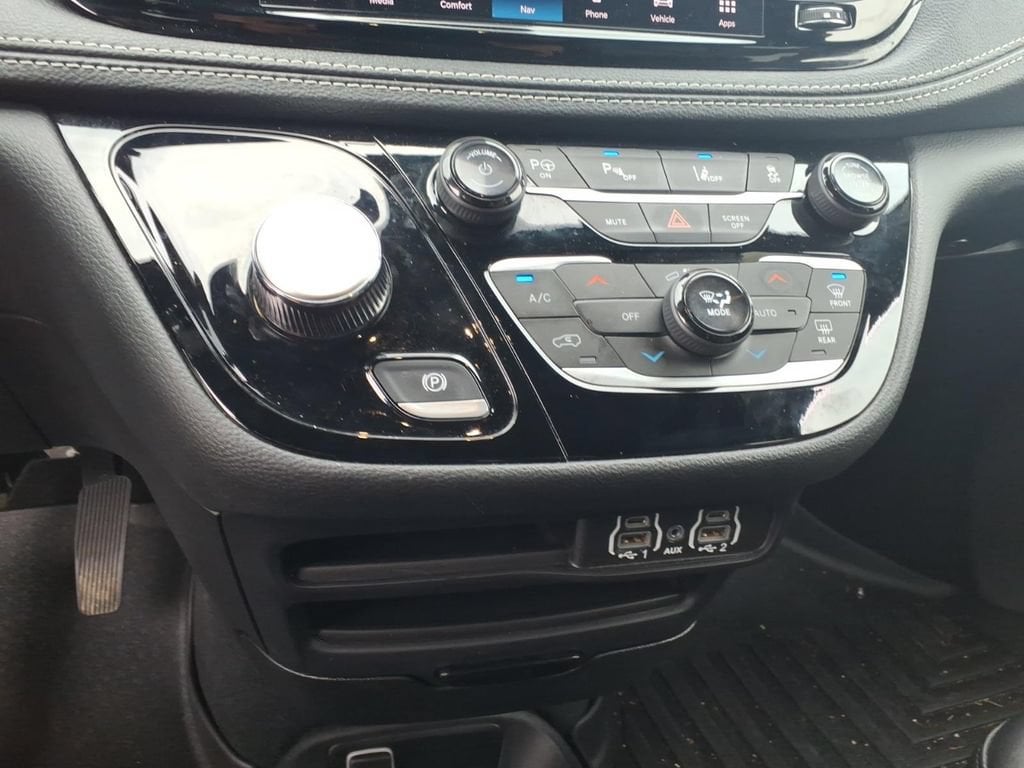 2024 Chrysler Pacifica PHEV Select - Photo 17
