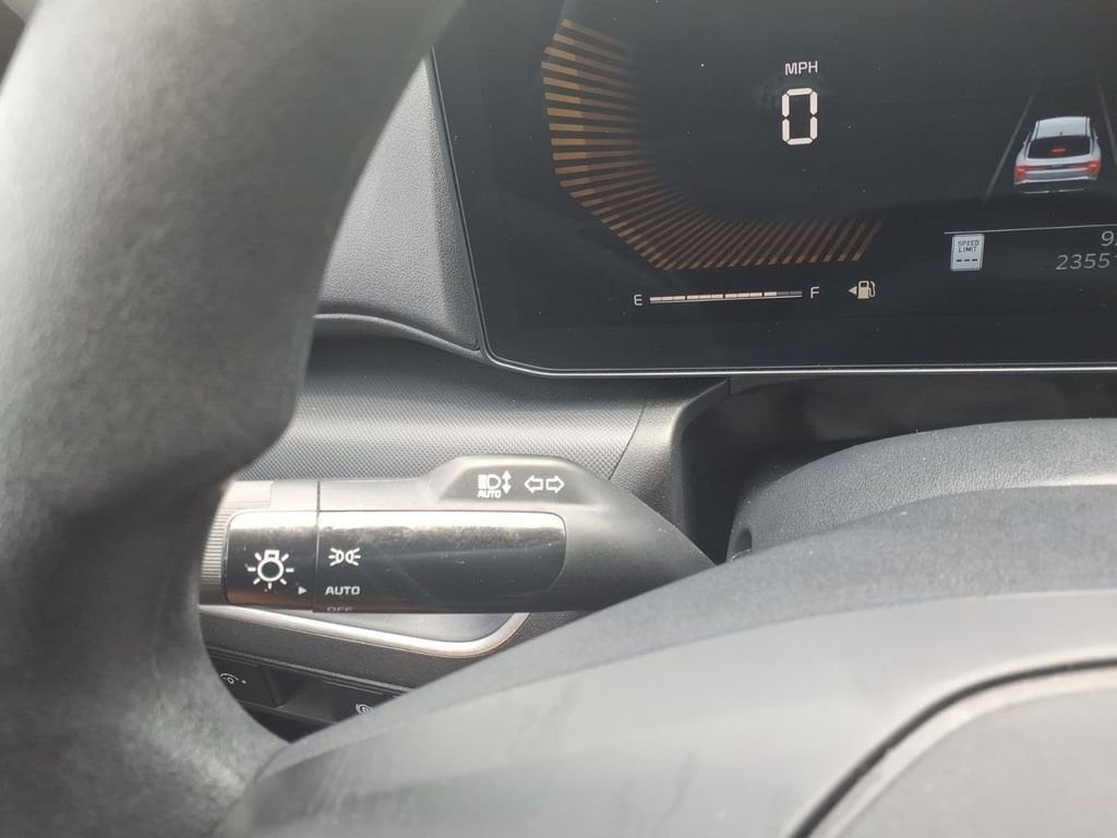2025 Kia K4 LXS - Photo 23