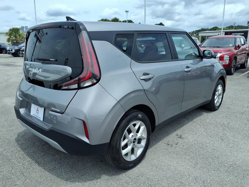 Used 2025 Kia Soul LX Hatchback