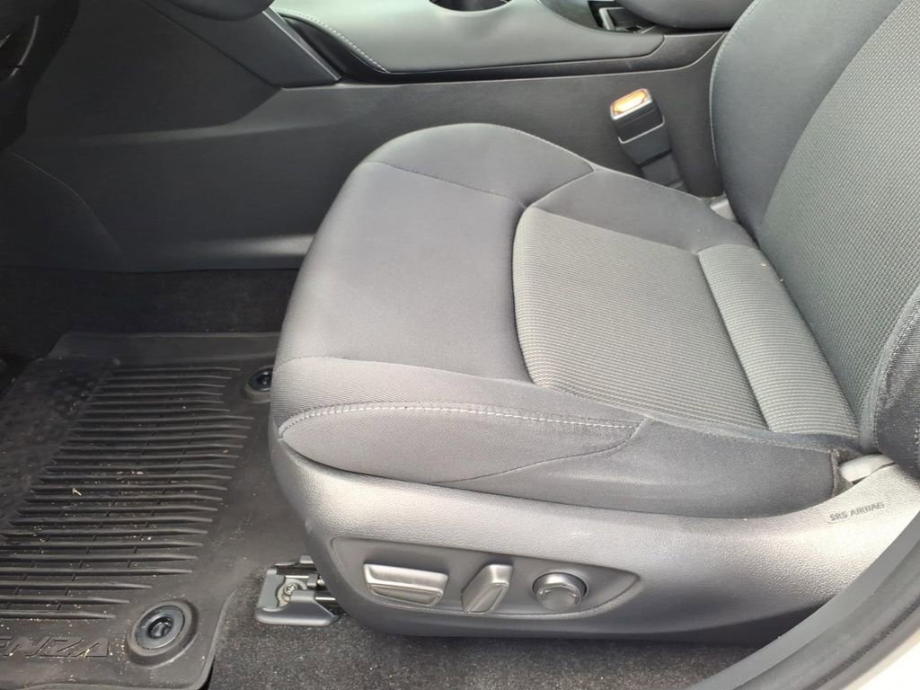 2023 Toyota Venza LE - Photo 16