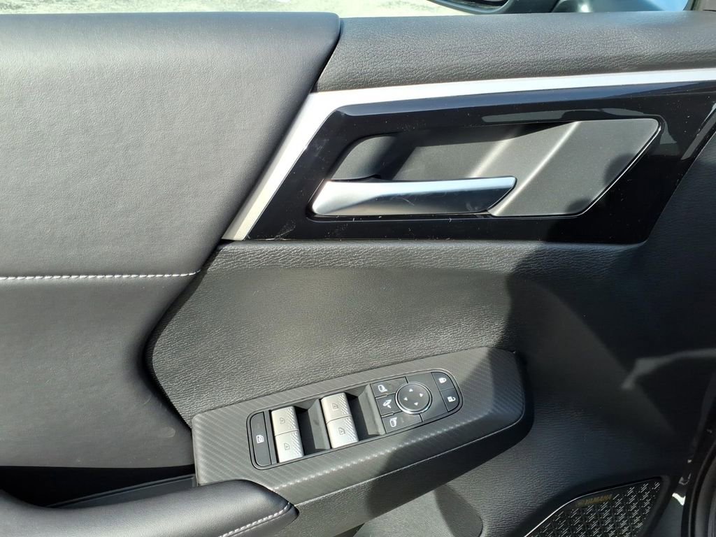 2026 Mitsubishi Outlander SE - Photo 11