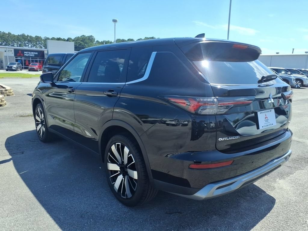 Used 2025 Mitsubishi Outlander SE SUV
