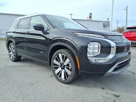 2025 Mitsubishi Outlander Platinum Edition SUV