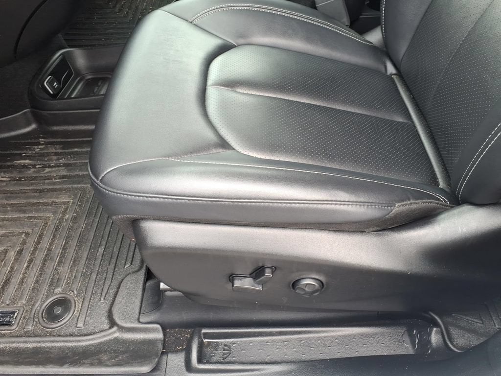2024 Chrysler Pacifica PHEV Select - Photo 16