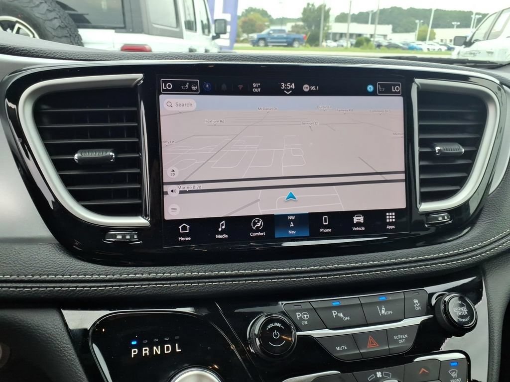 2024 Chrysler Pacifica PHEV Select - Photo 18